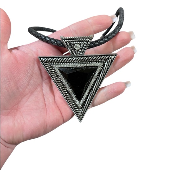 Beautiful triangle necklace - Picture 3 of 3
